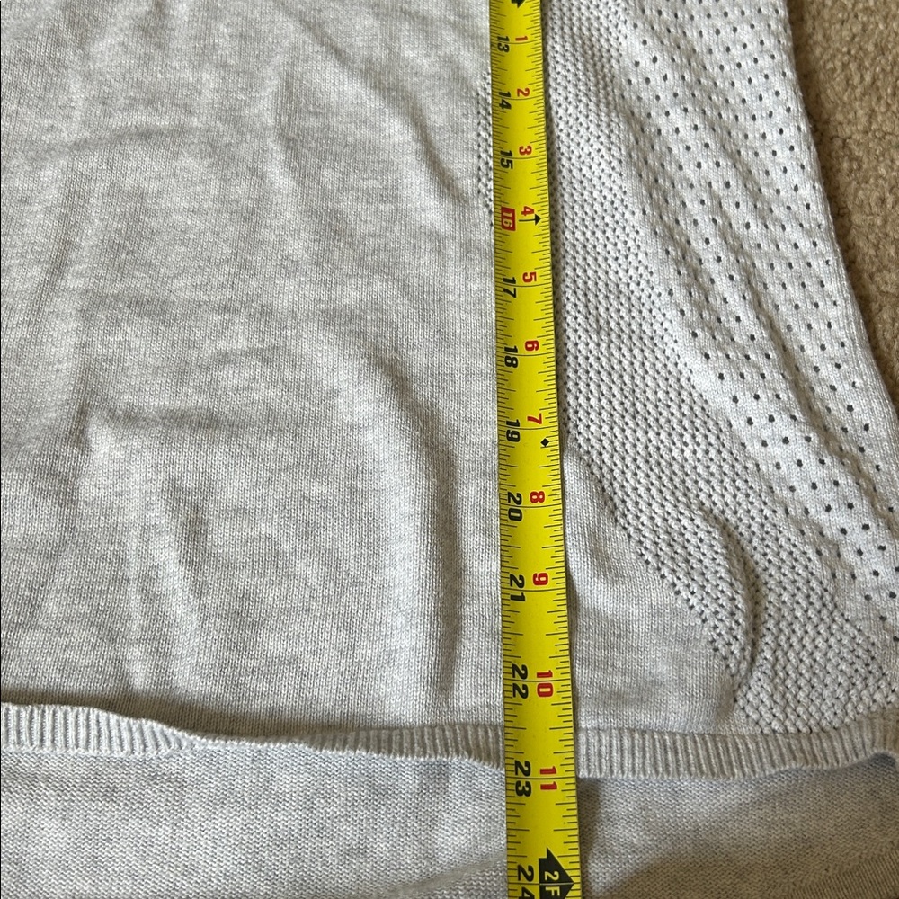 LULULEMON Still Movement V-Neck Sweater Light Gray Womens Size 6 - Picture 7 of 9
